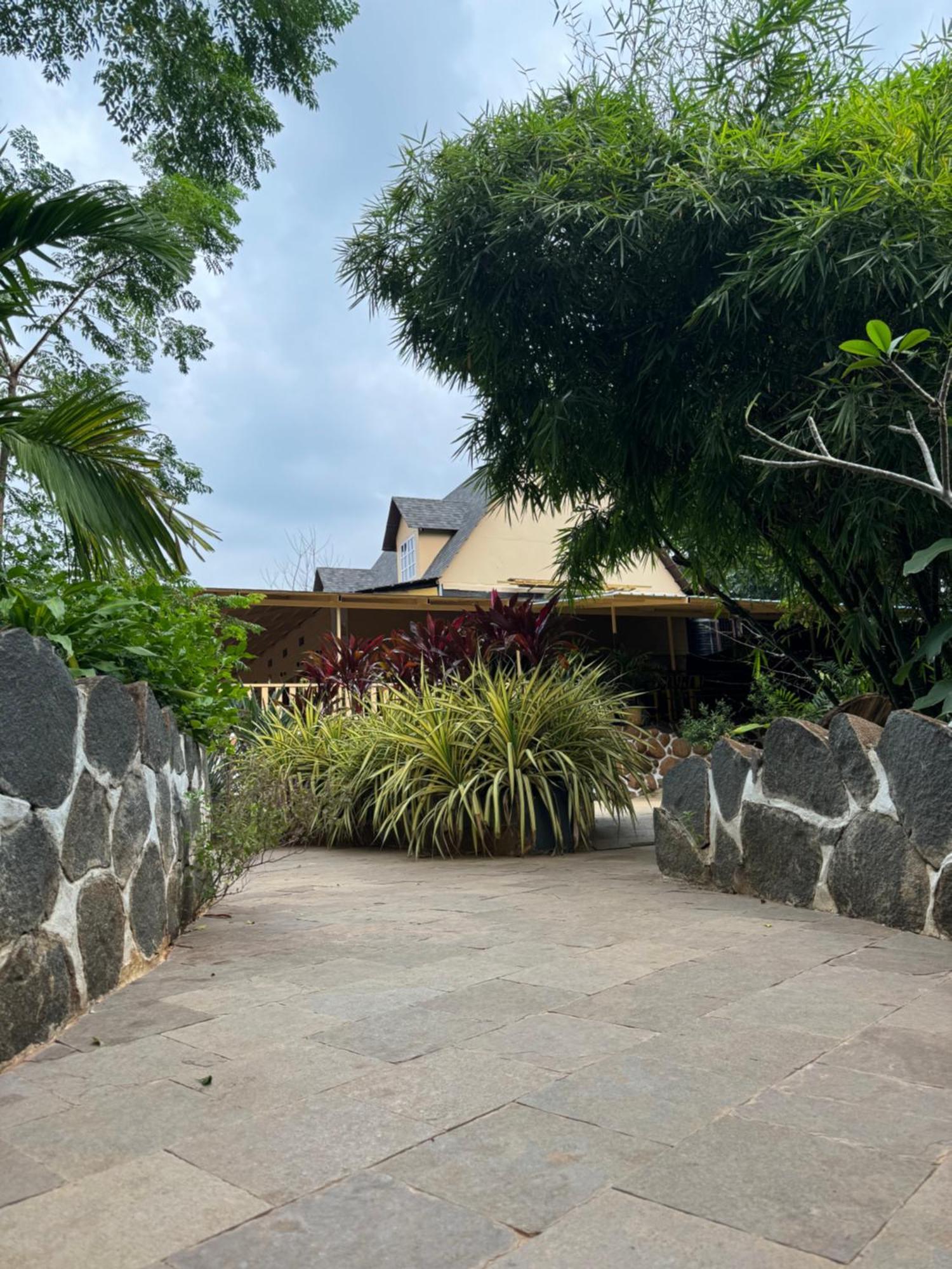 Chikoo Farm Inn Bangalore Exterior foto